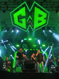 Rede QDM exibe show da dupla Guilherme & Benuto ao vivo em Jaguariuna – SP