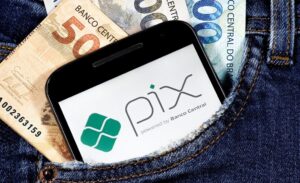 Bancos limitarão a R$ 200 o valor do Pix em celulares não cadastrados; entenda