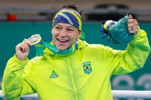 Pan 2023: Bia Ferreira vence colombiana na final e é ouro no boxe