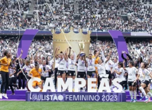 Corinthians feminino bate recorde de títulos em 2023 e chega a 17 na história