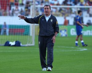 Ex-treinador tetracampeão da Seleção Brasileira, Carlos Alberto Parreira está em tratamento contra um linfoma e apresenta resposta positiva