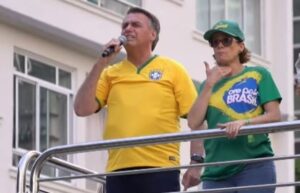 Bolsonaro é Indiciado pela Polícia Federal por falsificação de cartões de vacinação