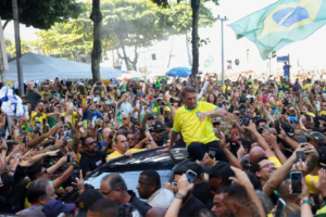 Ex-presidente Jair Bolsonaro realiza de ato na em Copacabana