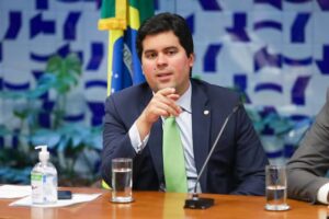 Ministro do Esporte quer paralisação temporária do futebol brasileiro após tragédia no RS