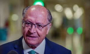 Alckmin assume agendas presidenciais com o primeiro-ministro da Eslováquia após cirurgia de Lula