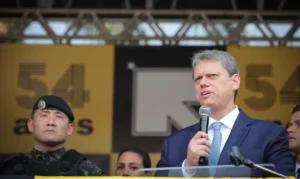 Discurso e riscos: Tarcísio reconhece impacto da retórica na segurança pública 