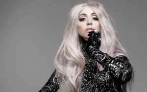 Lady Gaga supera Madonna e é a artista mulher com maior público da história
