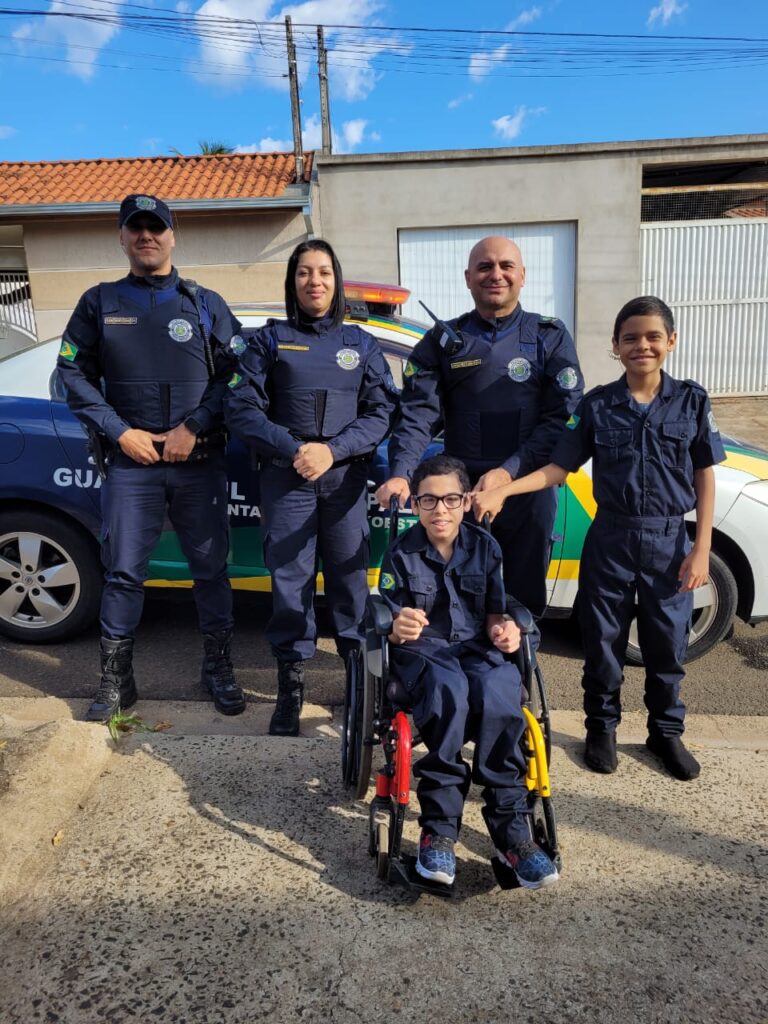 Guarda Municipal de Santa Bárbara d’Oeste Realiza Surpresa Emocionante para Criança com Deficiência