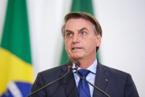 Moraes decreta prisão domiciliar de Bolsonaro