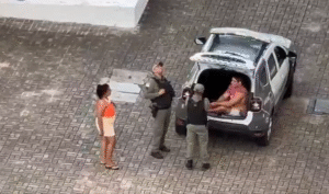 Homem dá mais de 60 socos em namorada no elevador