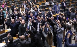 Câmara aprova projeto que endurece pena para condenados por crimes hediondos