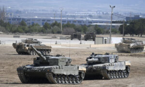 EUA suspendem envio de armas e sistemas de defesa para Ucrânia