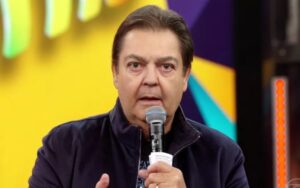 Faustão é extubado e segue internado