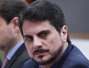 Marcos do Val é alvo de operação da PF