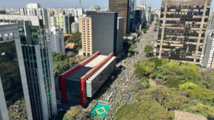 Protestos pelo Brasil pedem a saida de Moraes e Lula