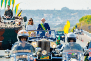 Lula participa de desfile esvaziado em Brasilia, sem ministros do STF mas com Motta