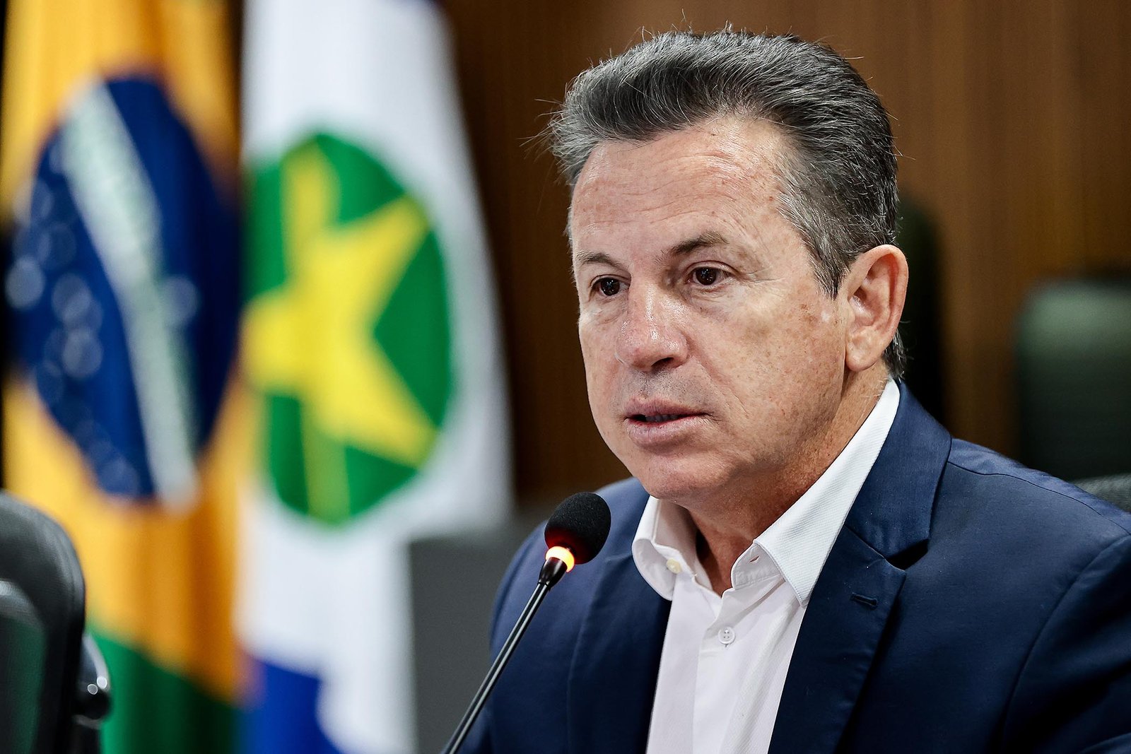 Governador de MT sofre queda, fratura costelas e é internado em Cuiabá