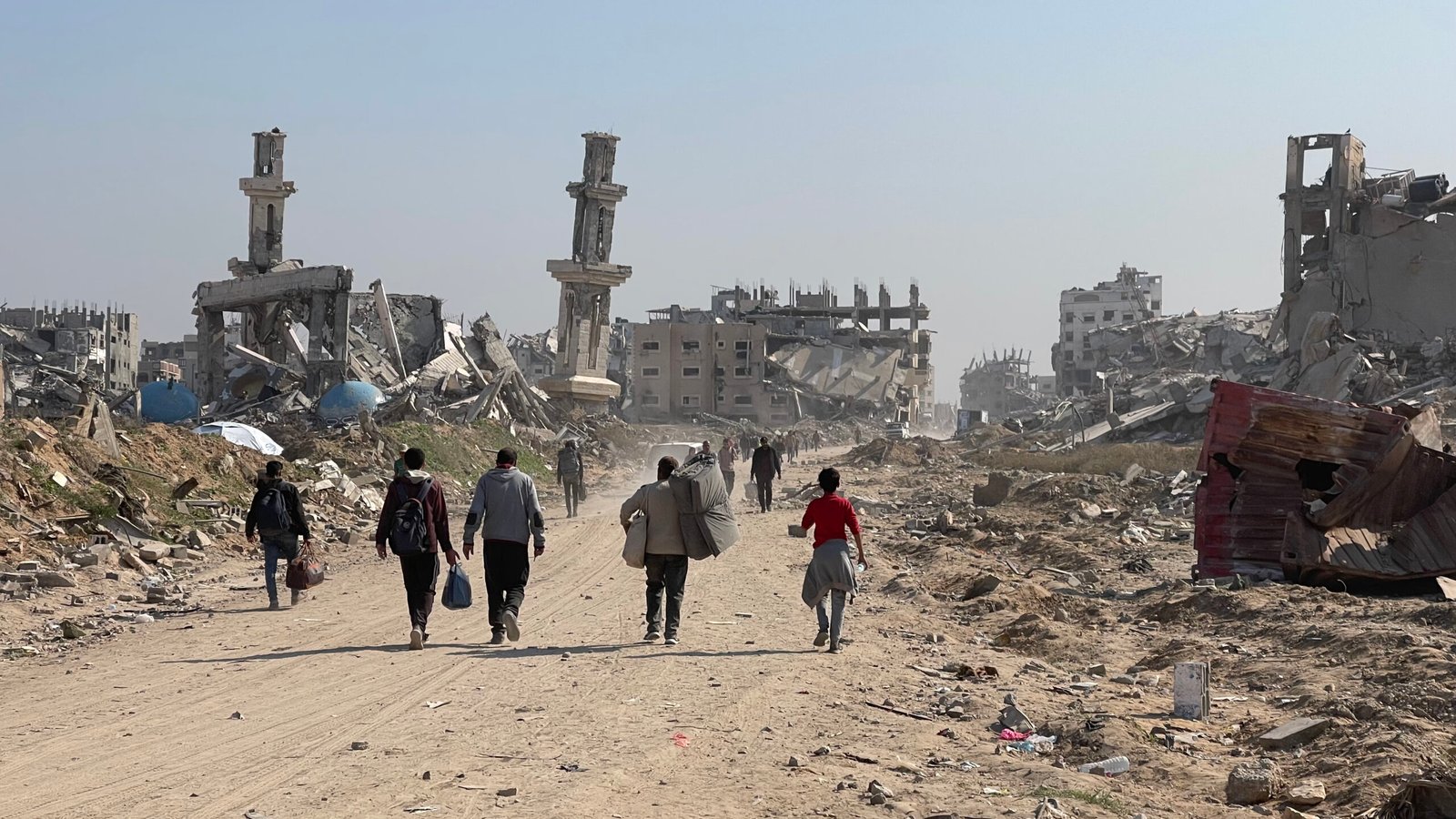 Entre ruínas, palestinos começam a retornar para casa após cessar-fogo