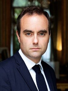 Primeiro-ministro da França, Sébastien Lecornu, deixa cargo menos de um mês após início