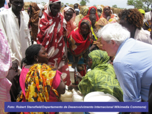 Conflito no Sudão atinge civis com ataques indiscriminados