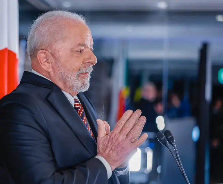 Lula vence Flávio Bolsonaro no segundo turno e é reeleito presidente do Brasil