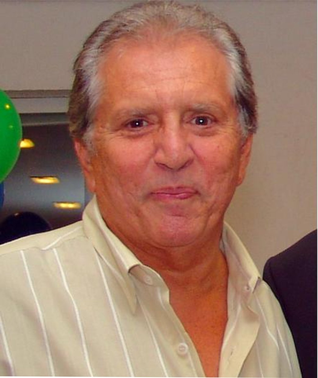 Carlos Alberto de Nóbrega é internado aos 90 anos para investigar problemas de saúde