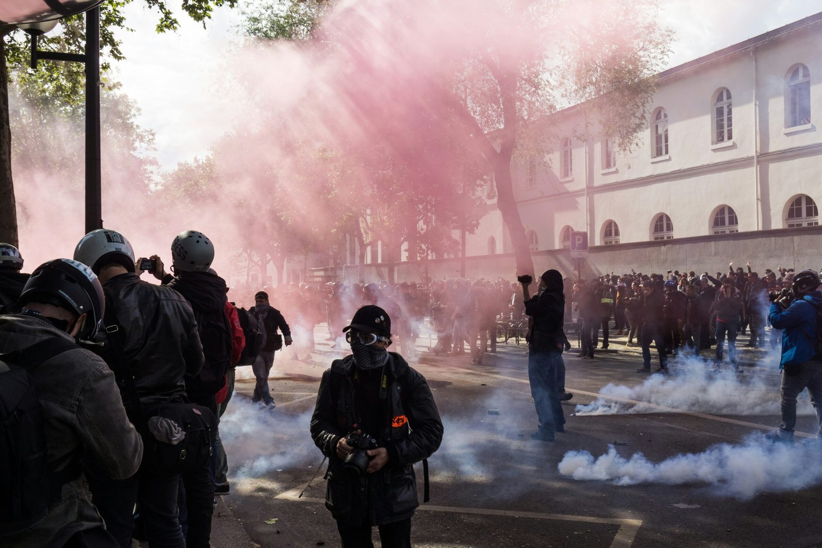 Protestos na França têm confrontos com a polícia e mais de 270 pessoas detidas